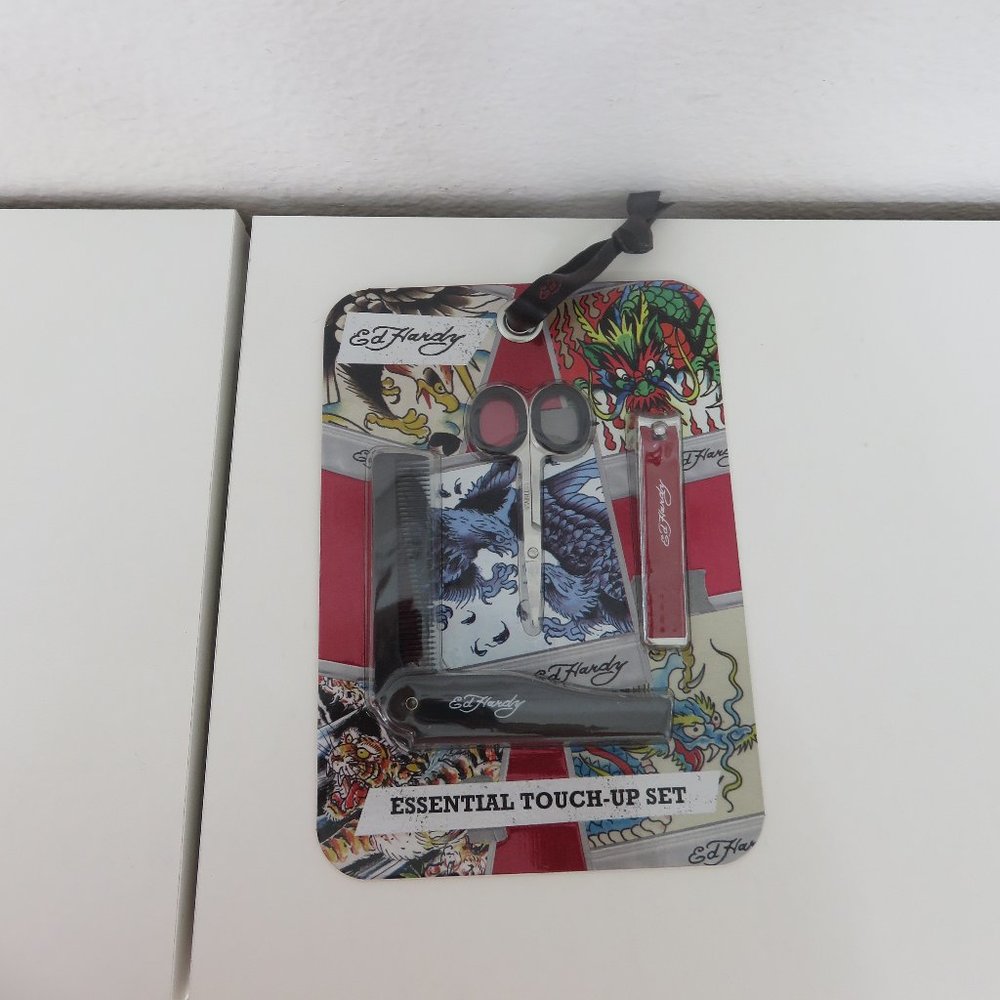 (#T-1) Ed Hardy 3 pc Grooming Essential Touch-up Set